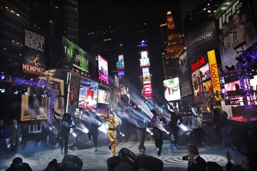  Gaga rehearsing at Times Square