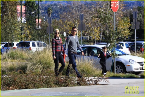 Gwen Stefani: Christmas Eve at the Zoo!