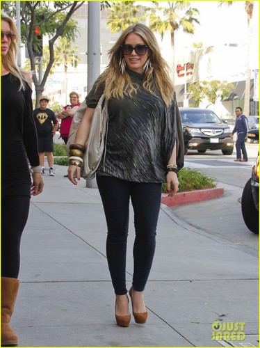  Hilary Duff: Shopping with Mike!