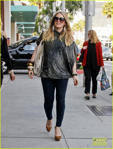  Hilary Duff: Shopping with Mike!