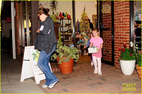 Jennifer Garner: Christmas Eve Shopping at Limonaia!
