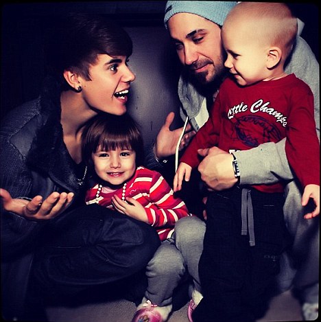 Justin with his Father&Siblings