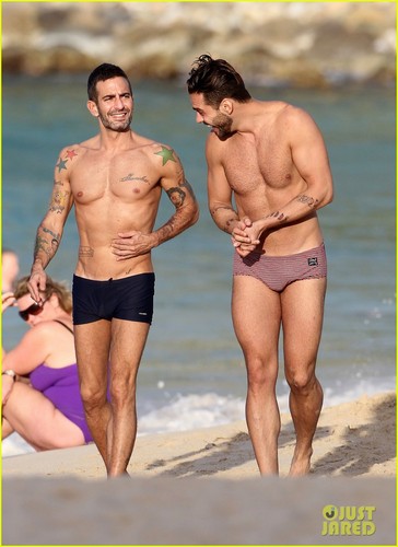 Marc Jacobs: Shirtless in St. Barts!
