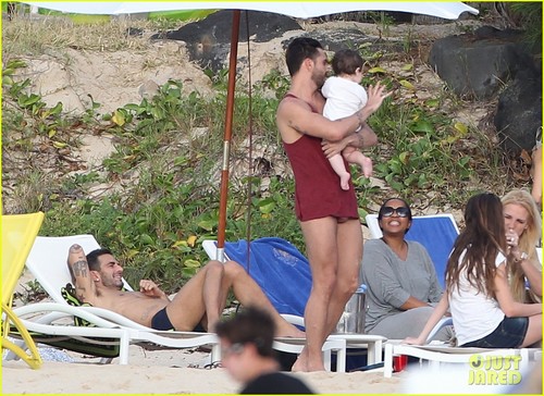 Marc Jacobs: Shirtless in St. Barts!