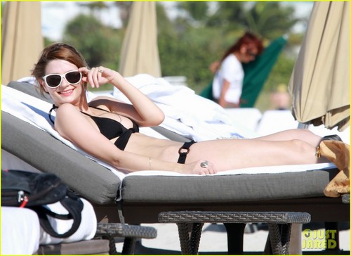  Mischa Barton: Bikini Babe in Miami!