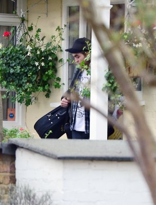 New Pictures of Robert Pattinson Leaving London (Dec. 28)