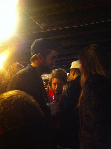  New Pictures of Robert Pattinson from pasko Eve (London)