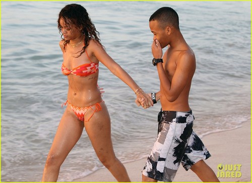  Rihanna: Bikini for krisimasi Vacation!