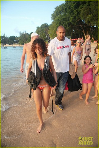  Rihanna: Bikini for Weihnachten Vacation!