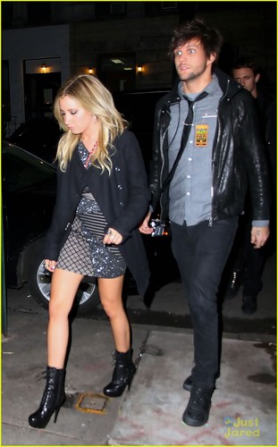  Ashley Tisdale: New Year's Eve in New York City