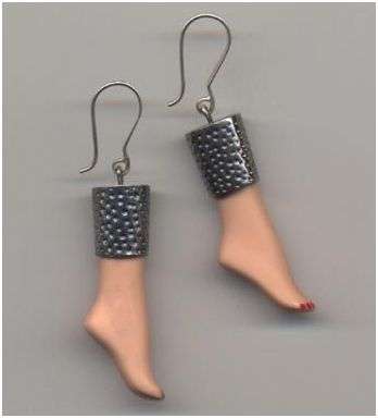  বার্বি feet earrings