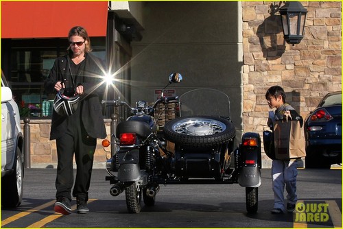  Brad Pitt & Pax: Motorcycle Grocery Guys!