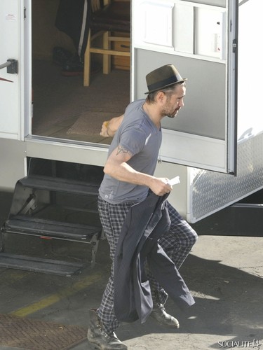  Colin Farrell Outside His Trailer On The Set Of ‘Seven Psychopaths’