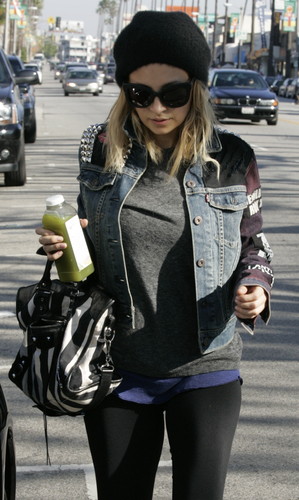  December 27 - Leaving the Tracey Anderson gym in Studio City