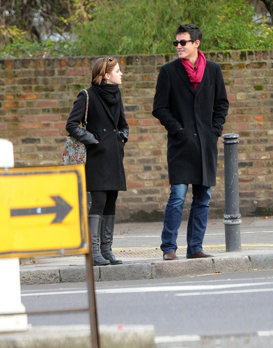  Emma Watson Shopping in Londra - January 4, 2012