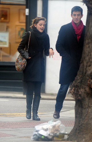 Emma Watson Shopping in 伦敦 - January 4, 2012