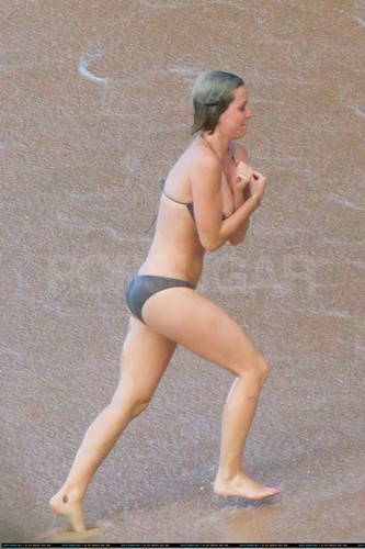  Katy Perry on the plage in Hawaii [December 26 2011]