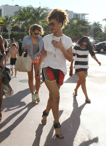  Leaving Her Hotel In Miami 31 December 2011