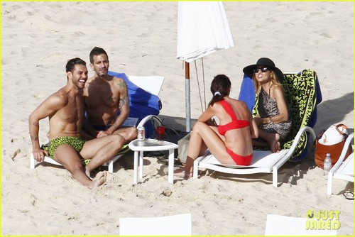  Marc Jacobs: Shirtless in St. Barts on New Year's Day!