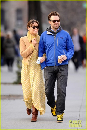 Olivia Wilde & Jason Sudeikis: New Year's Day Stroll!