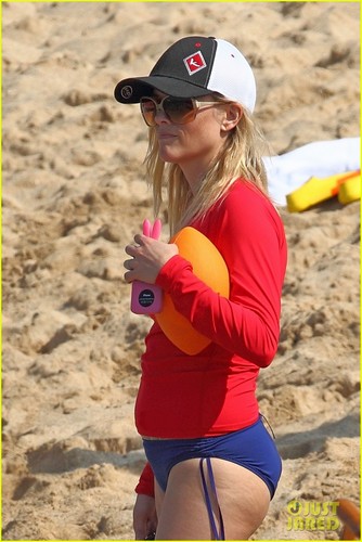  Reese Witherspoon: Hawaiian Vacation!