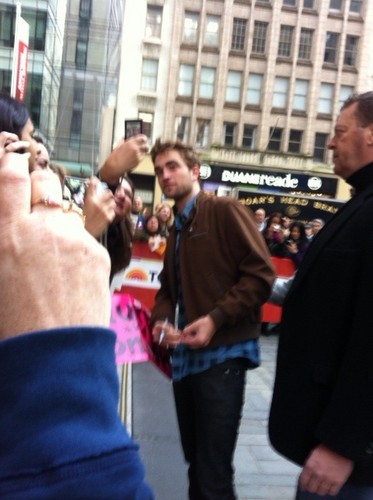  Rob with fans:)