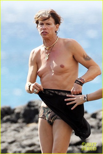  Steven Tyler: Speedo Snorkeling in Hawaii!