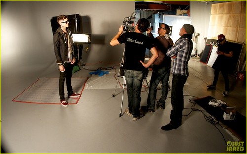 T. Mills: 'Vans On' Video Preview Pics!