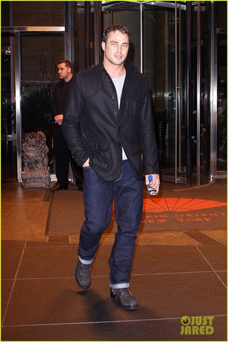  Taylor Kinney: New Year's Eve in NYC!