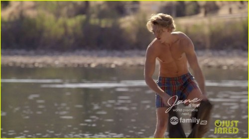  Austin Butler: Shirtless 'Switched at Birth' Pics!