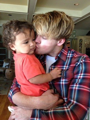  CUTE! Chord with his nephew