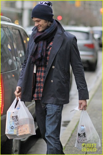 Jared Padalecki: Grocery Guy!