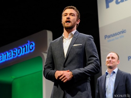  Justin Timberlake Sports A Beard At Consumer Electronics 表示する