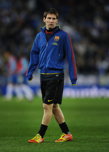  Lionel Messi Warms Up