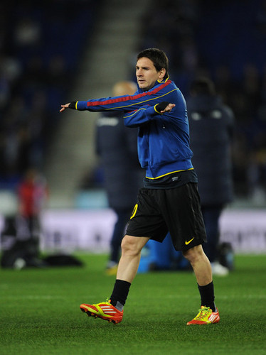  Lionel Messi Warms Up