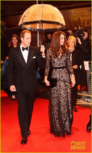  Prince William & Duchess Kate: 'War Horse' UK Premiere!