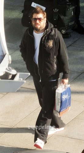 Adele arriving in London with her new Boyfriend on January 11, 2011.