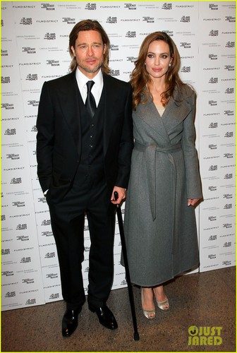  Angelina Jolie & Brad Pitt: 'Blood & Honey' DC Premiere!
