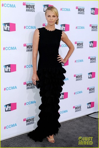 Charlize Theron & Tilda Swinton - Critics' Choice Awards 2012