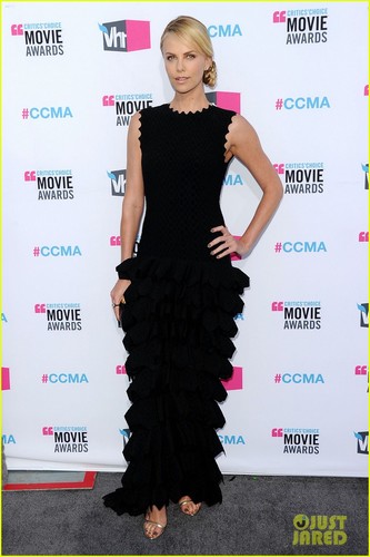  Charlize Theron & Tilda Swinton - Critics' Choice Awards 2012