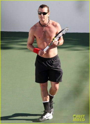  Gavin Rossdale: Shirtless tenis Player!