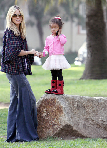  Heidi Klum Takes The Kids To The Park (January 7)