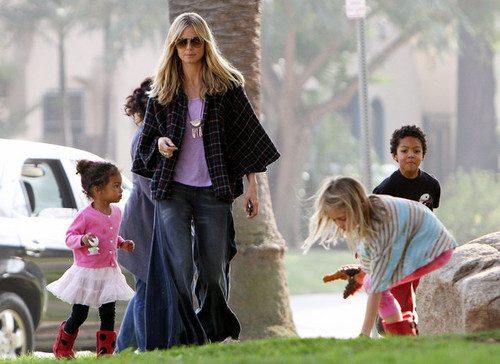  Heidi Klum Takes The Kids To The Park (January 7)