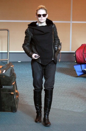  Jan 12, 2012 | At the Vancouver Airport with Ginnifer Goodwin
