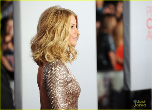  Julianne Hough: Bare Back at People's Choice Awards 2012