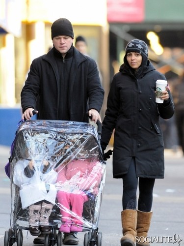  Matt Damon With His Wife And Daughters In New York City