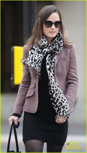  Pippa Middleton: Fashion phía trước, chuyển tiếp in London!