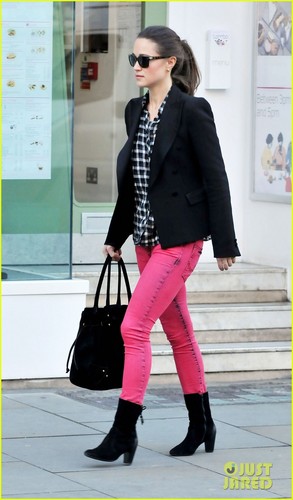  Pippa Middleton: Fashion vers l'avant, vers l’avant in London!