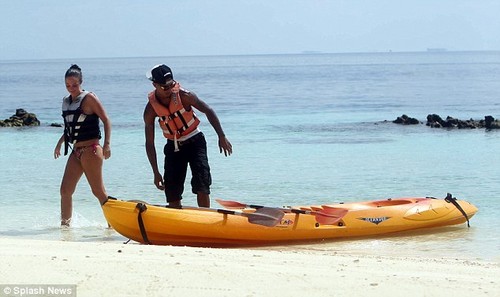  Tulisa and Fazer on a New 년 holiday in the Maldives