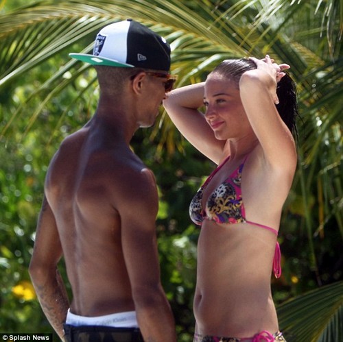  Tulisa and Fazer on a New año holiday in the Maldives